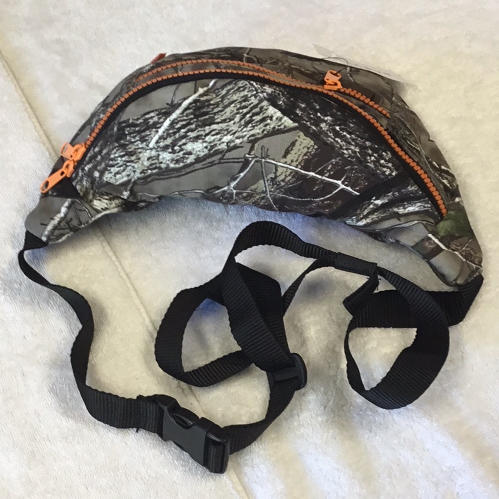 PacSun Camo Sling Bag NWT - Picture 7 of 7